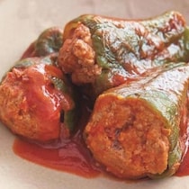 焼いてもはがれない！種もおいしく食べられる「ピーマンの肉詰めトマト煮」
