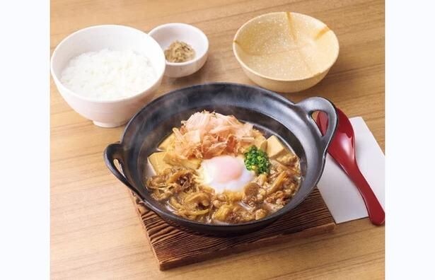 運ばれてきた瞬間、だしの香りがふわっと広がる「牛肉豆腐定食」