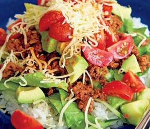 夏休みのお昼にも!レンチンで作れるひと皿ごはん「タコライス」