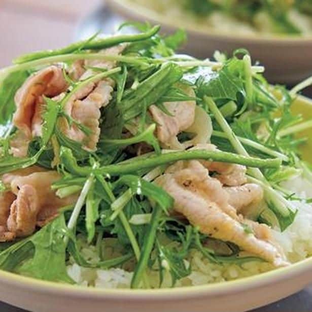 にんにく&しょうがたれがシャキシャキ野菜にからむ「野菜たっぷり豚しゃぶ丼」