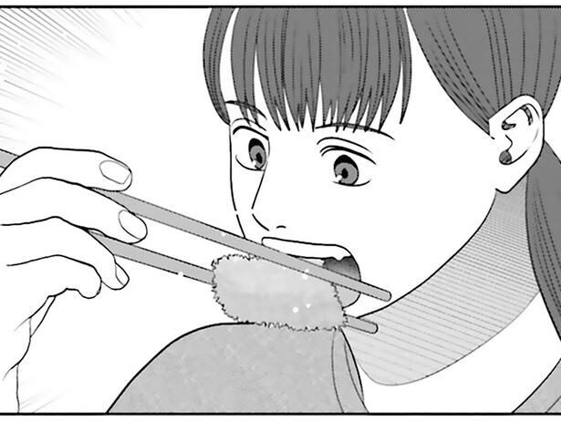 ハムカツを頬張る