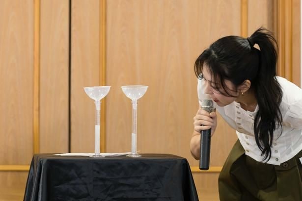 リニューアルしたシートマスクの実力をはかる実験も