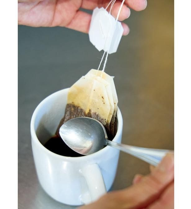紅茶はしっかり絞って濃いめに出すと、アイスを混ぜたときに風味がよくなる