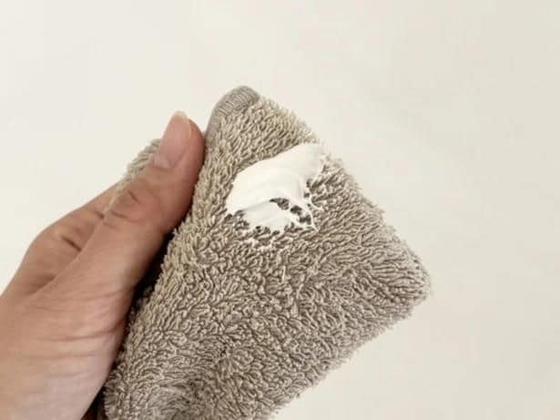 蛇口、鏡、靴、壁…家じゅうの掃除に活躍するのは、歯磨き粉！（▶次へ）