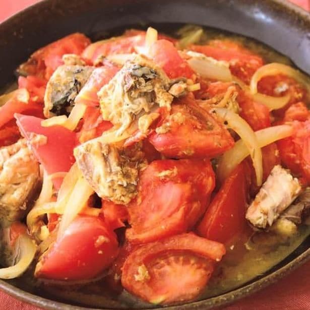 「トマトとさば缶のカレー炒め」