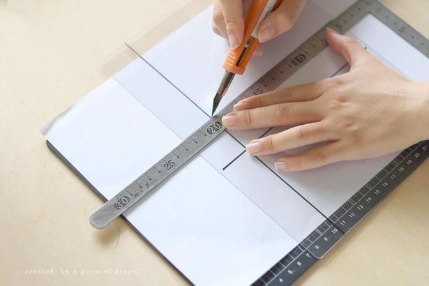 下敷きをノートの表紙と同じサイズに切っていきます▶同じものを2枚作ったら