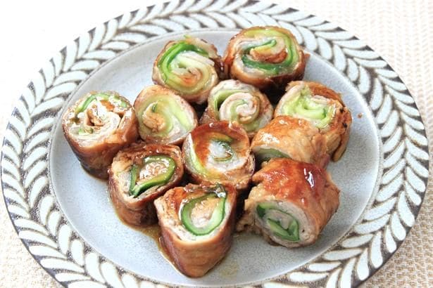 きゅうりの緑が涼しげ!甘辛味が食欲をそそる「きゅうりの豚肉ロール照り焼き」