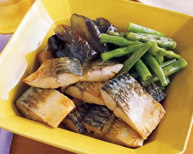 さばのうまみを吸ったなすが絶品！「塩さばとなすの焼き煮」