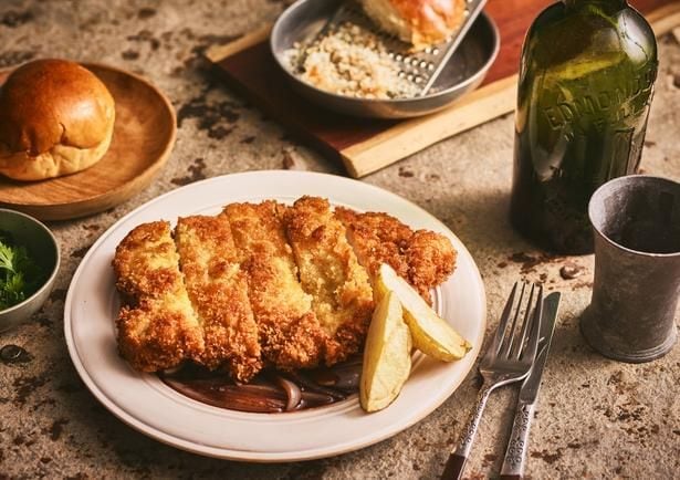 『ダンジョン飯』の再現レシピ。今回はオオガエルをとりもも肉で代用
