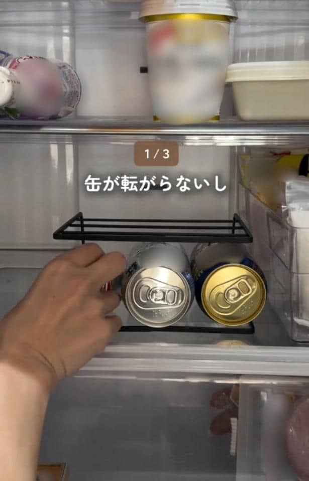 冷蔵庫にディッシュラックを置く▶下には缶の飲み物を置き…（⇒次へ）