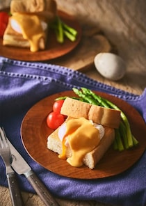 【『ダンジョン飯』公式レシピ】卵とパンで完成！オシャレな「魂のエッグベネディクト」