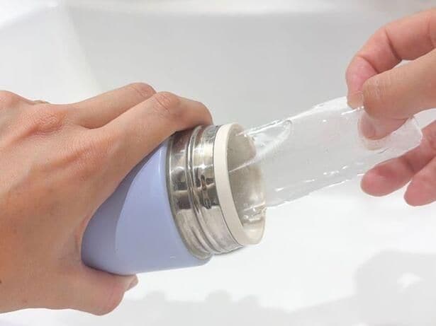 水筒に入れやすいスティック氷（▶お茶で作ると…）