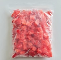スープやソースを作りに大活躍♪「トマトの角切り冷凍」と食べ方アイデア2品【夏野菜の最強レシピ】