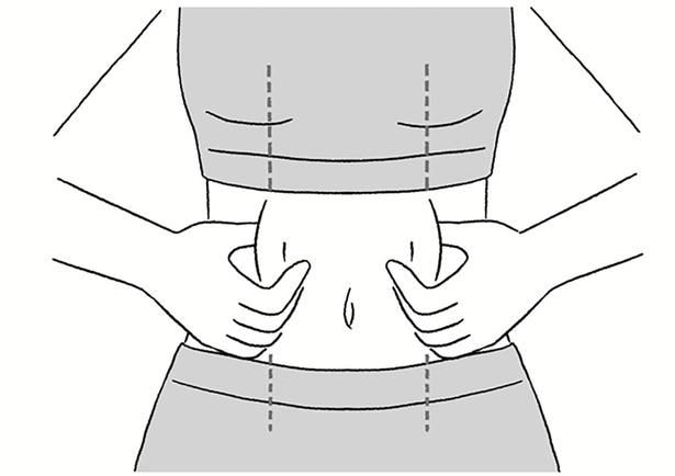 「乳首ライン」をつまむ