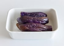 主役使いにも！「まるごとレンチンなす」と食べ方アイデア2品【夏野菜の最強レシピ】
