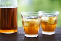 「麦茶がない問題」を10分で解決！レンジで即できる【冷たい麦茶1L】の作り方＆失敗しないコツ
