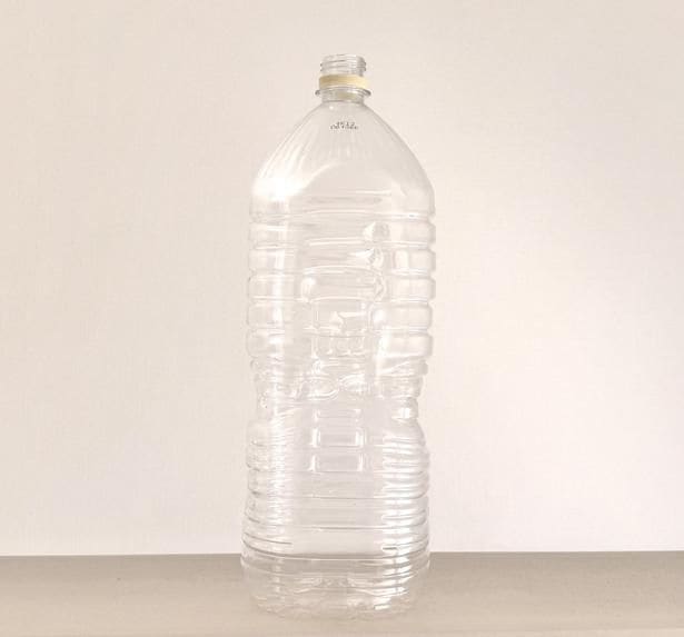 排水口掃除には空の2Lペットボトルが使える！（▶次へ）