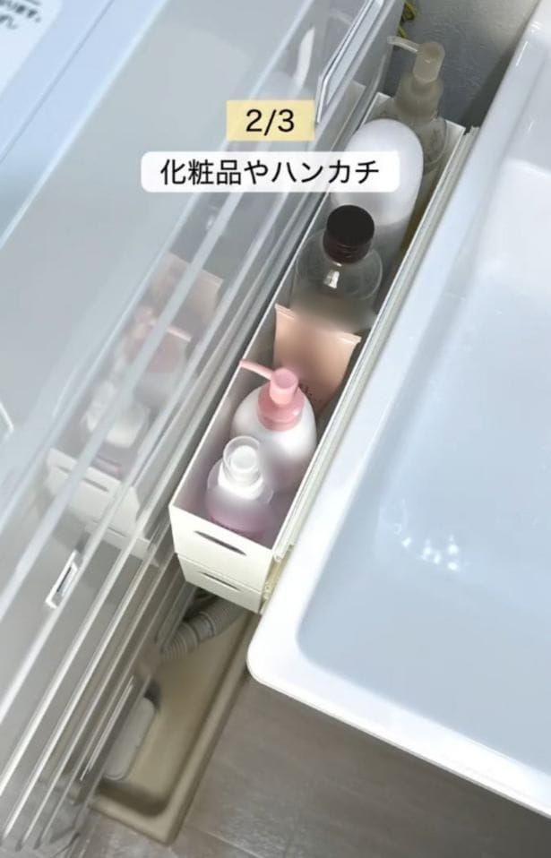 化粧品置き場にもなる▶ゴチャゴチャするおもちゃ棚も…(⇒次へ)