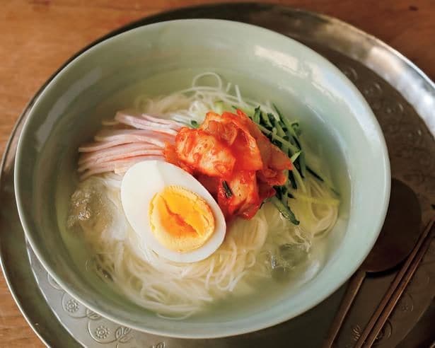 【暑い日でもつるっと食べられる!】ひんやり楽しむアレンジそうめん「トマトだれ」「冷麺風」