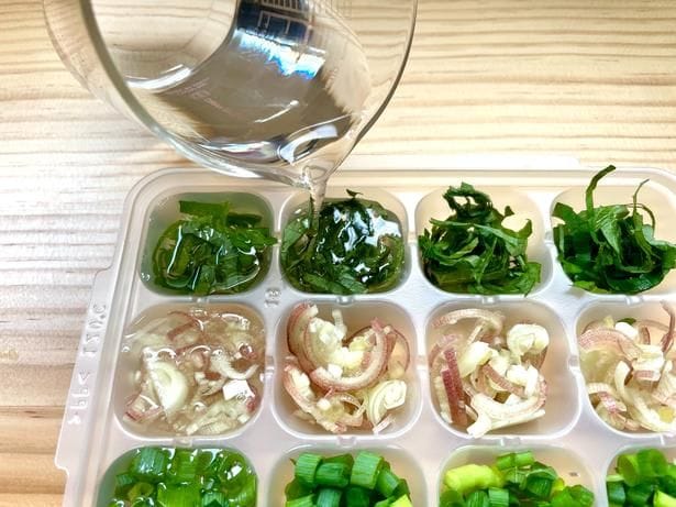 上から水を注ぎます(▶次へ)