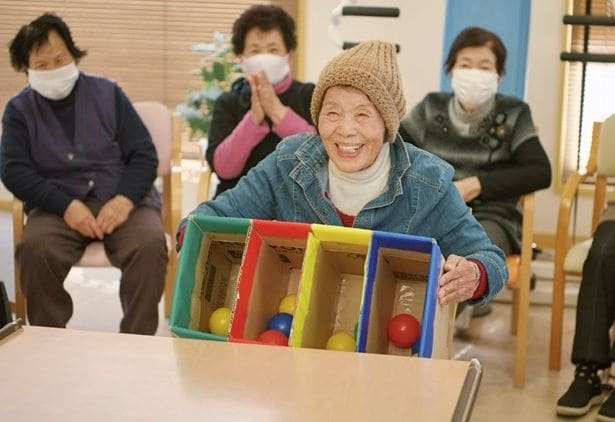 みんなが夢中になって笑顔が弾ける！ SNSで世界中から注目されるシニア向けレクリエーションとは？