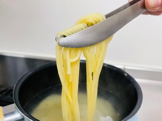 表面にツヤがあり、芯まで火が入ったらOK(▶次へ)