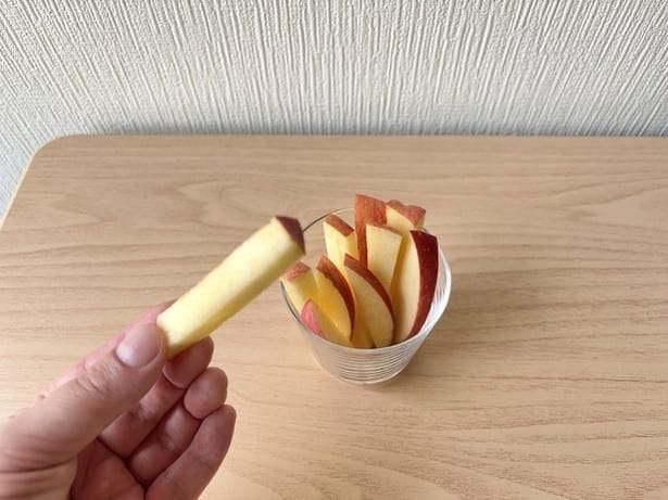 りんごを手軽に食べられる切り方とは?(▶次へ)