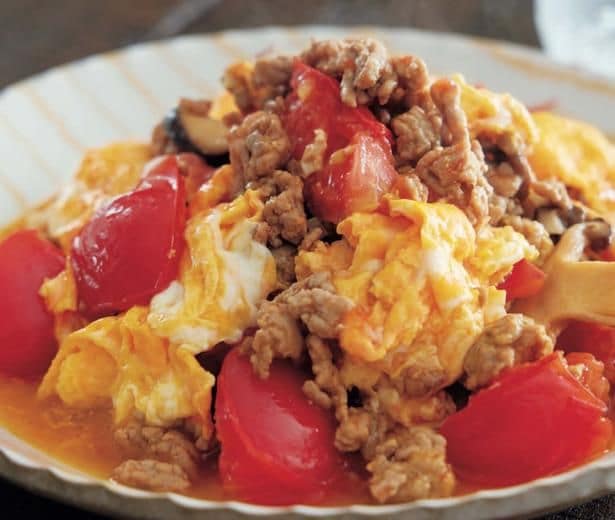 ピリ辛トマトとふんわり卵が好相性「ひき肉とトマトのふんわり卵炒め」