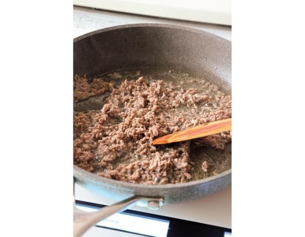 ひき肉を炒める