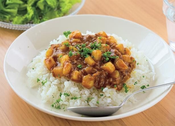 切るのはじゃがいもだけ!味わい深い「ポテトキーマカレー」【Mizukiのコスパ最高!おかず】