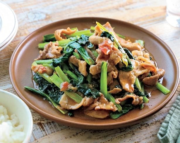 夏に食べたいさっぱり味「豚こまと小松菜の梅オイスター炒め」【Mizukiのコスパ最高!おかず】