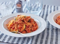 ワンパンだから具＆調味料のうまみが凝縮♪「ズッキーニのミートソースパスタ」【Mizukiさんの夏ラク時短レシピ】