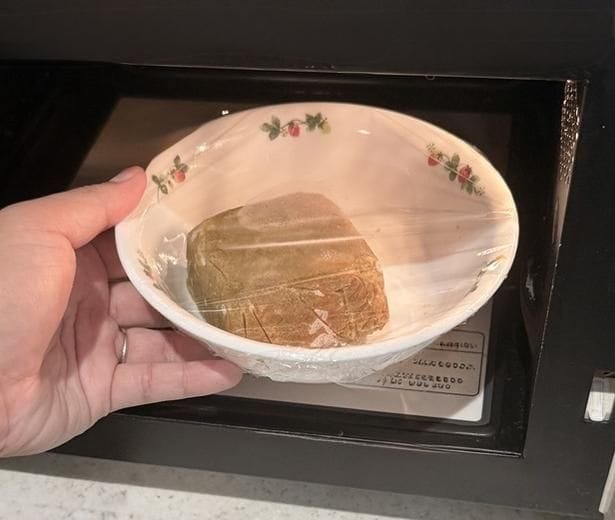 ラップをかけて電子レンジで温めれば完成！（▶他の活用方法は？）