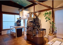 コーヒーで旅する日本／関東編｜ 焙煎機メーカーで培った技術をいかんなく。「トイロ珈琲店」で楽しむコーヒー＆焼き菓子の至福の組み合わせ