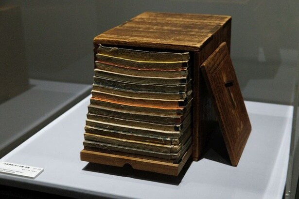 この世の森羅万象を描いた絵手本『北斎漫画』全15編