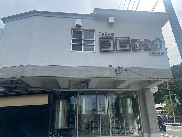 最寄り駅から徒歩約2分という好立地にある