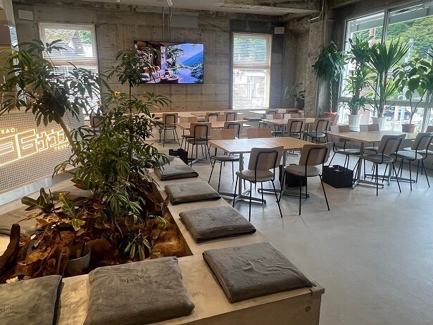 フロントの前には「36 KITCHEN」のスペースがある