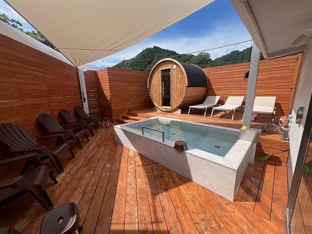 屋外「空のテラス」を体験できるのは「山 yama」の特権