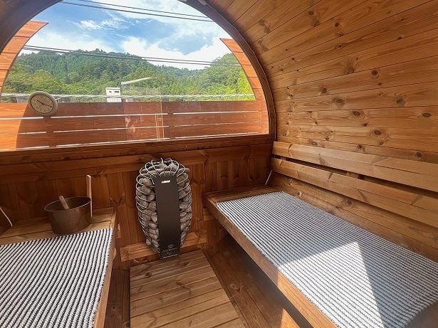 定員3～4人のコンパクトなサウナ室