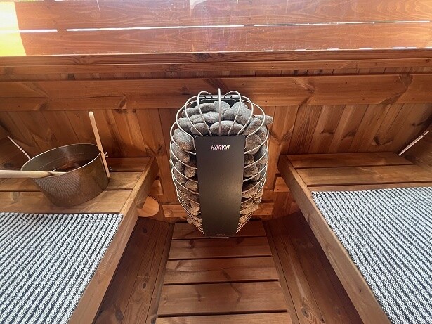 バレルサウナでもセルフロウリュができる