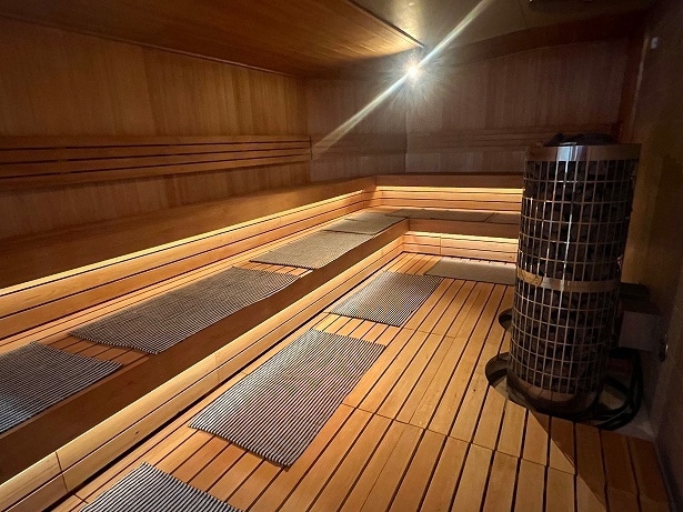 「musasabi」は12～15人入れる大きめサウナ室
