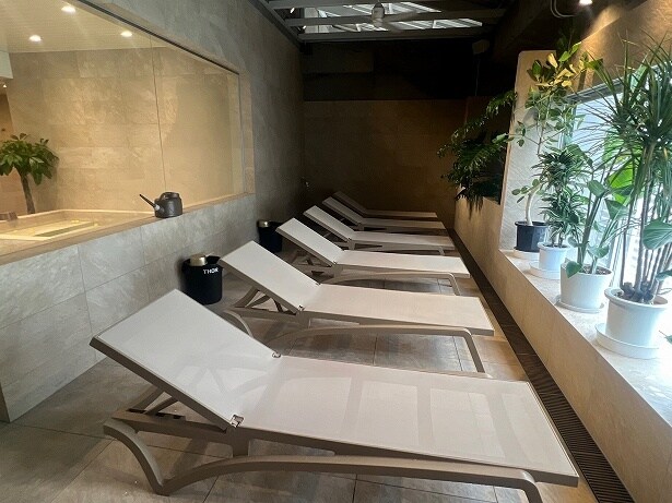 「麓 fumoto」での休憩は空調のあるエリアで内気浴