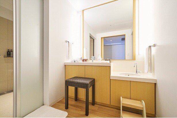 子ども用の洗面台に踏み台も用意されている