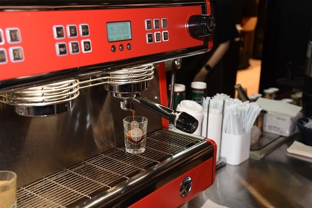 エスプレッソマシンでバリスタ体験が楽しめるブースも出展