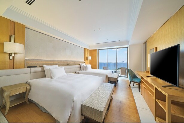 寝室にはクイーンサイズのベッドが2台