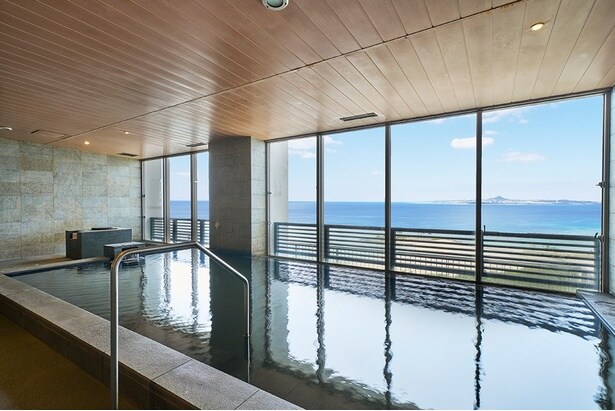 地下1500メートル、「ジュラ紀」の地層から湧き出ている「美ら海の湯」