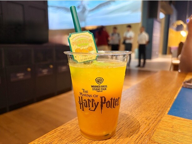 作中にも登場するパンプキンジュースで乾杯！