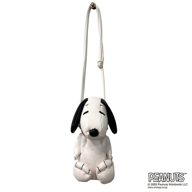 長めのストラップはななめがけや肩がけ用に