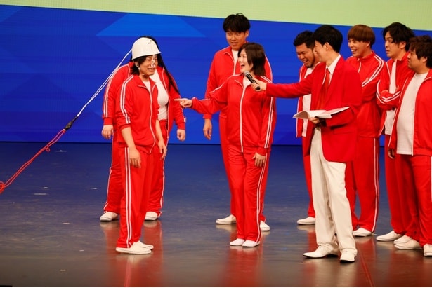 「京極さん、『イケメン芸人』って言われてるのにこんなことして…！」とメンバーからもツッコミが