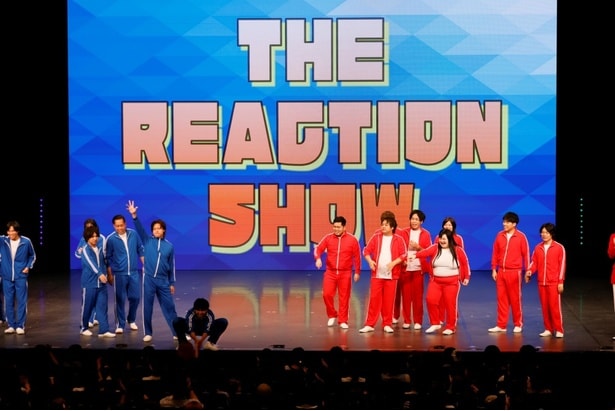 「THE REACTION SHOW」出演者登壇時の様子。観客に握手を求めるフースーヤ・谷口さんなど、あまりの自由さに会場も大盛り上がり！